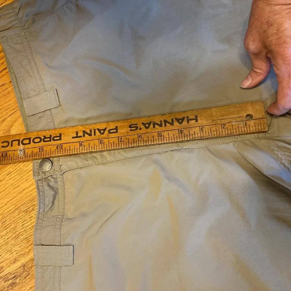 Columbia Cargo Golf Shorts Khaki Excellent Condition Comfortable Men's Size 40